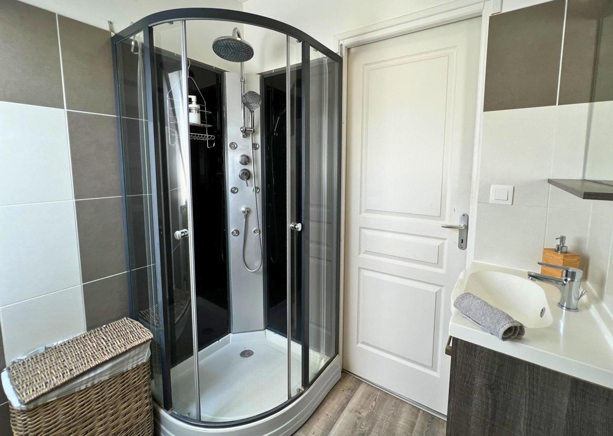 Appartement - Parking Prive Gratuit, Proche Centre-Ville Et Gare De Saint-Omer Сент-Омер Екстер'єр фото
